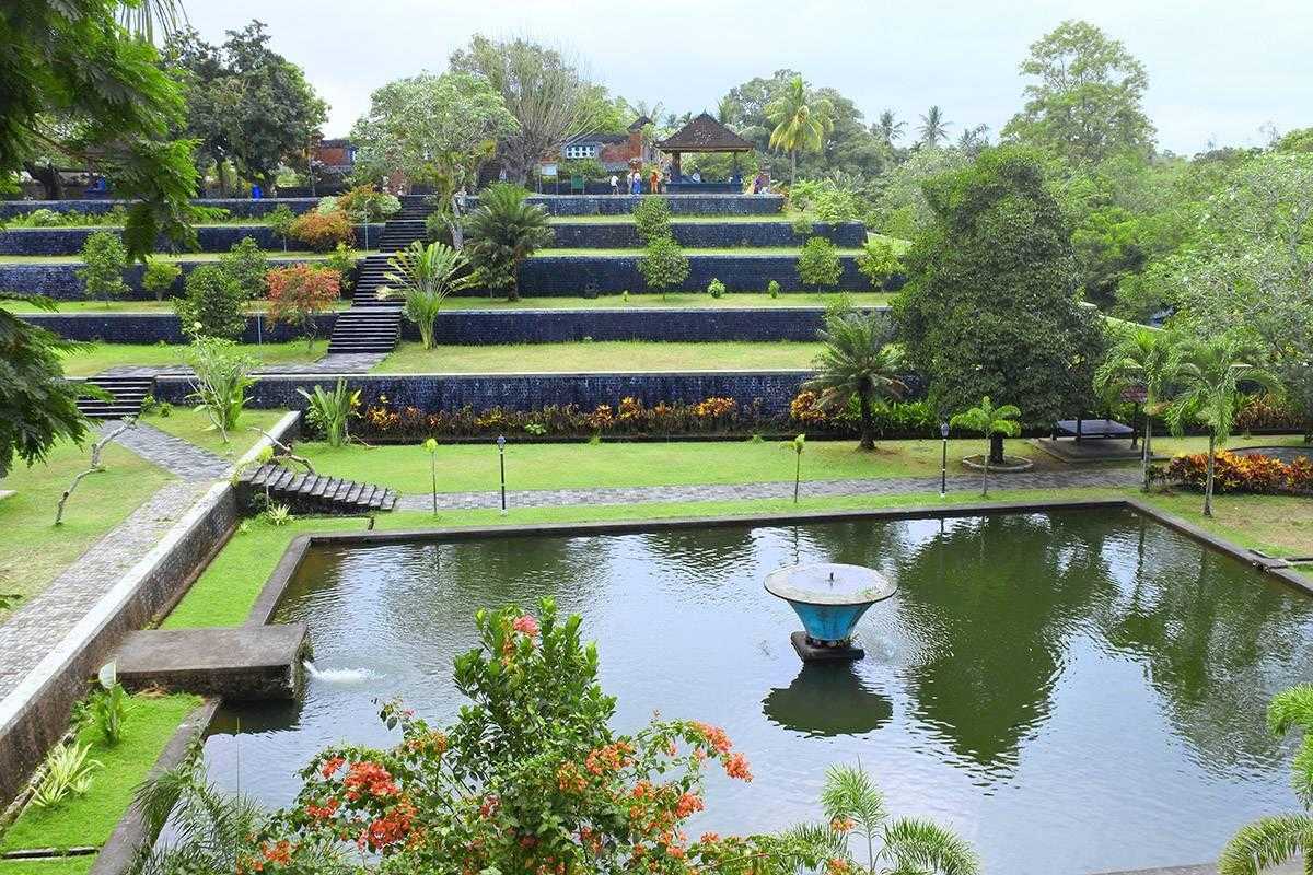 Taman Narmada, Lombok.